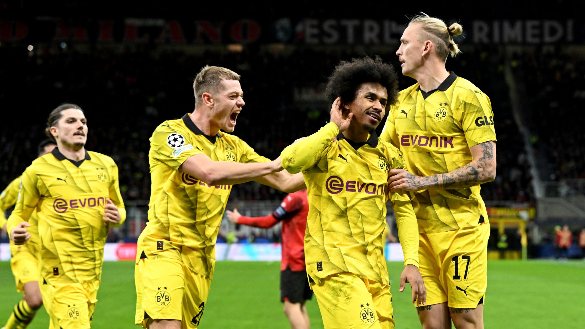 Dortmund đã giành suất vào vòng knock out, đẩy các đối thủ PSG, Newcastle, AC Milan vào thế tương tàn ở vòng đấu cuối. Ảnh: GETTY.