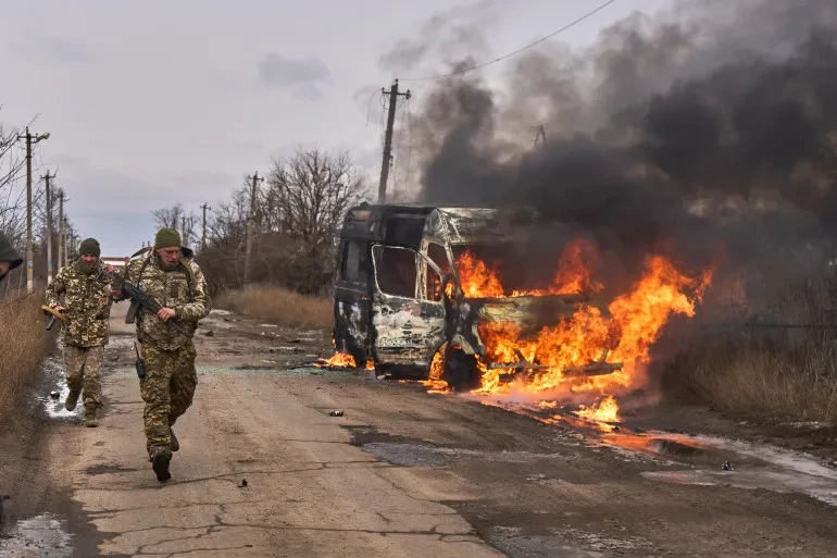 Lữ đoàn tấn công miền núi số 10 của Ukraine gần ở tỉnh Donetsk (miền đông Ukraine). Ảnh: AP